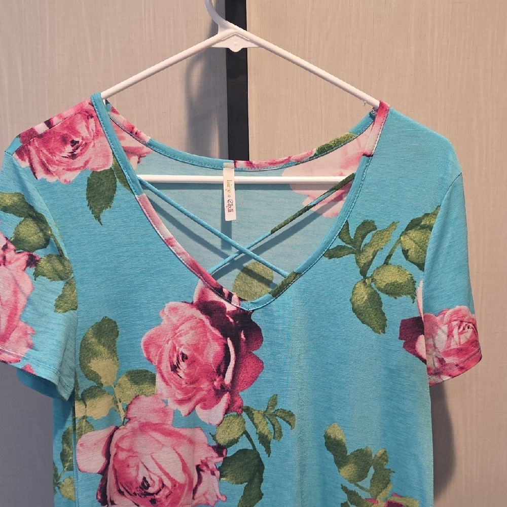 (J45) Rose Print V-Neck Short Sleeve Top - Blue and Pink Sz M - Picture 2 of 5